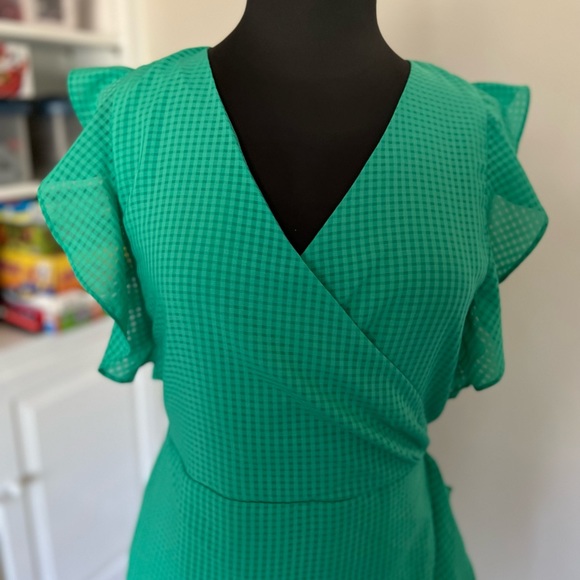 a new day green hi low flutter sleeve dress - Picture 2 of 5